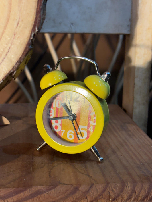 Mini Retro Table Clock – Yellow Charm 🕰️💛