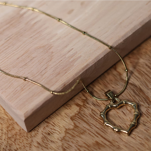 Gold Heart Pendant Necklace – Elegant Minimalist Heart Jewelry for Women