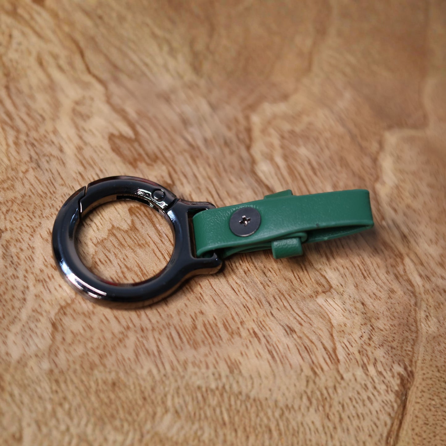Premium Leather Strap Keychain – Minimalist Metal Key Holder for Keys, Bags & Accessories