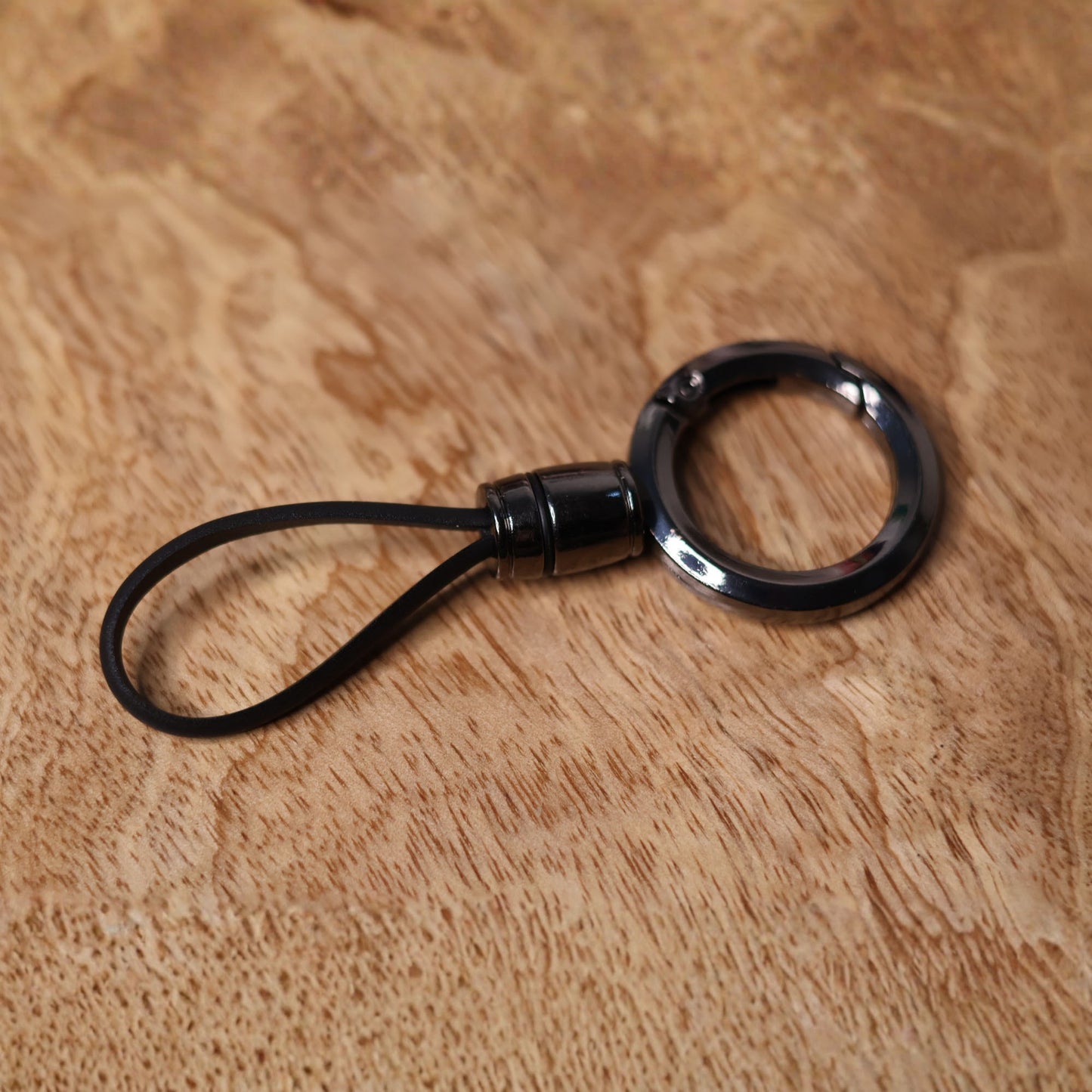 Minimalist Metal Loop Keychain – Premium Black Key Ring Holder